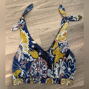 Women’s sleeveless crop top